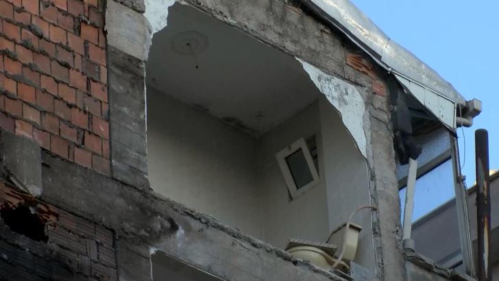 İstanbul - Güngören’de yıkım çalışması sırasında oyuncu Orhan Yaylacıkoral'ın evi zarar gördü