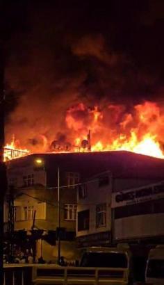 İstanbul - Gaziosmanpaşa’da 3 katlı binanın çatısı yandı