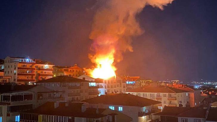 Ankara'da 5 katlı binanın çatısında çıkan yangın söndürüldü