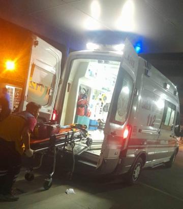 Minibüs ile çarpışan motosikletin sürücüsü ağır yaralandı