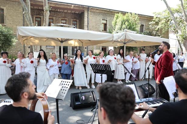 Bağcılar Belediyesi Türk Halk Müziği Korosu’ndan Darülaceze’de anlamlı konser