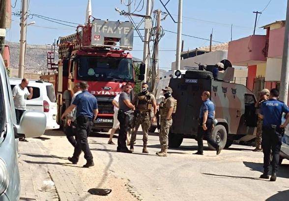 Eşi ve 2 çocuğunu rehin alan şüpheli 3 saat sonra ikna edilip gözaltına alındı