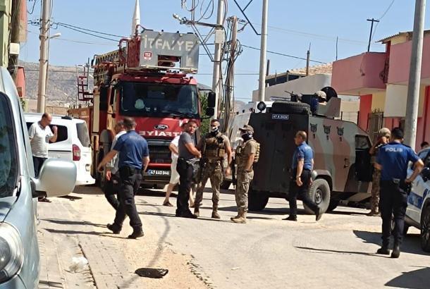 Eşi ve 2 çocuğunu rehin alan şüpheli 3 saat sonra ikna edilip gözaltına alındı