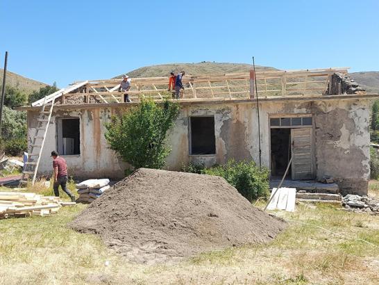 Harabe okul binası için köylüler harekete geçti