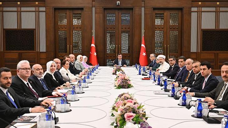 Cevdet Yılmaz: Evlenme ve çocuk sahibi olmada yaş ortalamasını düşürmek temel önceliklerimiz arasında