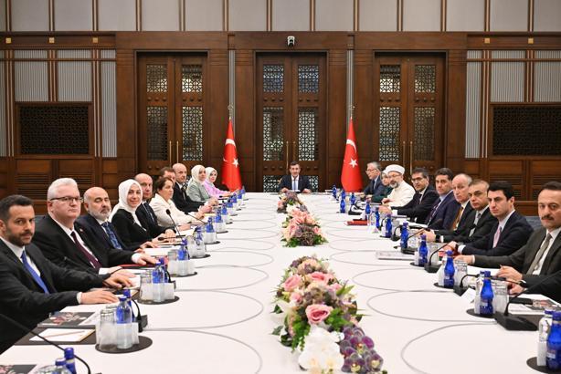 Cevdet Yılmaz: Evlenme ve çocuk sahibi olmada yaş ortalamasını düşürmek temel önceliklerimiz arasında