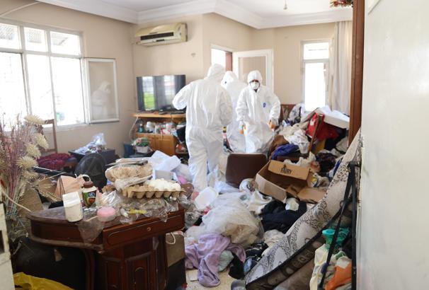 Çöp ev üçüncü kez temizlendi, 6 ton çöp çıktı