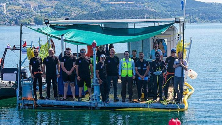 Sapanca Gölü’nün 25 metre altındaki hatlar dalgıçlarla temizleniyor