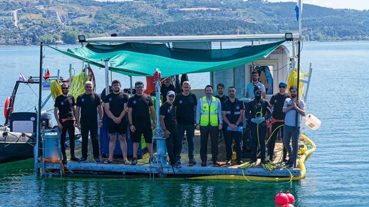 Sapanca Gölü’nün 25 metre altındaki hatlar dalgıçlarla temizleniyor