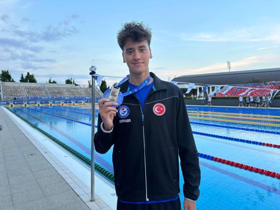 Milli yüzücü Kuzey Tunçelli, üst üste 3’üncü kez Avrupa gençler şampiyonu