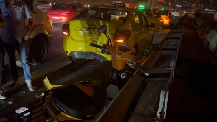 İstanbul - Bağcılar'da, arıza nedeniyle emniyet şeridinde duran taksiye çarpan motosikletli yaralandı