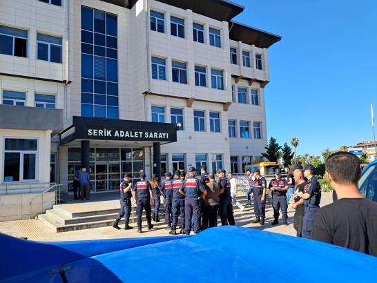 'Şantaj ve tehdit' iddiasıyla tutuklandı