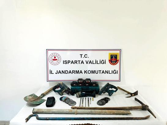 Define ararken yakalandılar