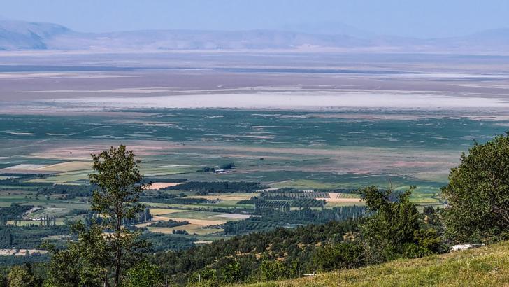 Kuruyan Akşehir Gölü, kara parçasına dönüştü
