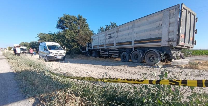 Yanan TIR'ın şoförü öldü