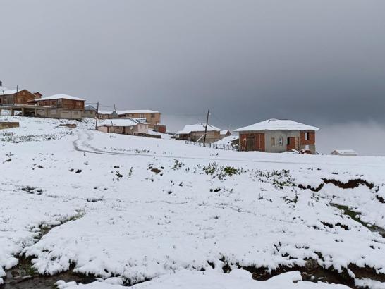 Rize'nin yaylalarında temmuz ayında kar yağışı