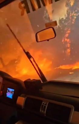 İzmir Buca'daki orman yangını 2'nci gününde; ekipler alevlerin arasında kaldı