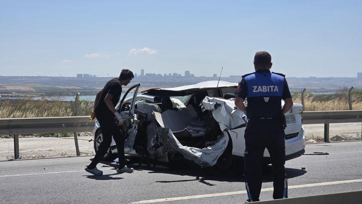İstanbul- Çatalca'da otomobil bariyerlere çarptı: 1 astsubay hayatını kaybetti, 2 uzman çavuş yaralandı