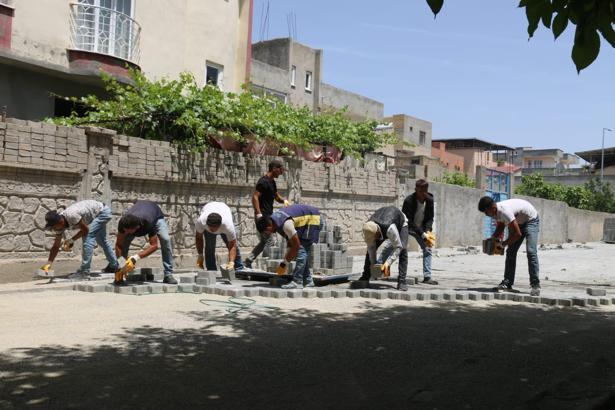 Batman'da 145 bin 500 metrekare kilitli parke taşı döşendi