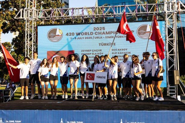 Yelkende 420 Dünya Şampiyonası İzmir'de başladı