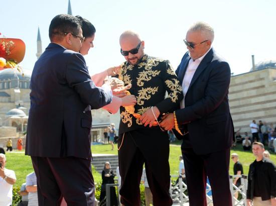 Tarihi Kırkpınar Yağlı Güreşleri'nde, geleneksel 'ağa karşılama' töreni yapıldı