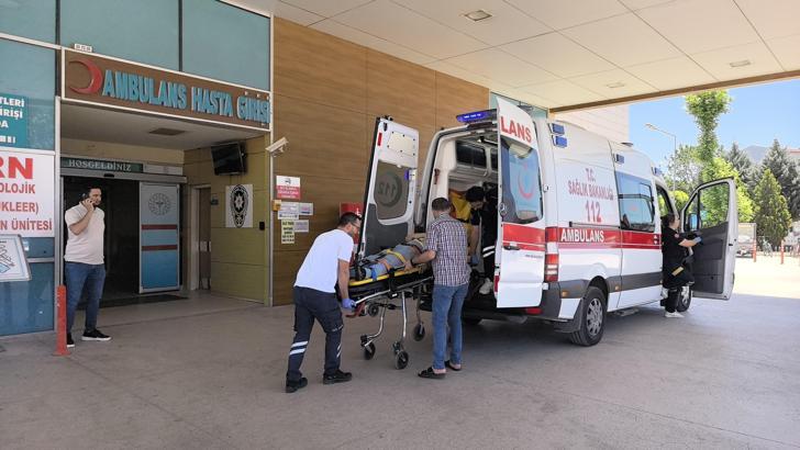 Devrilen suntaların altında kalan işçi yaralandı