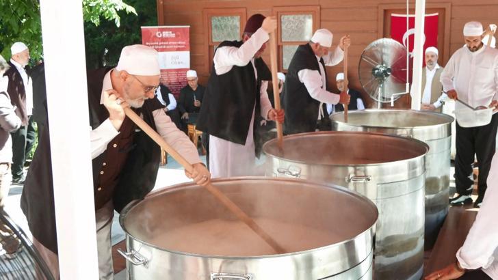 İstanbul- Sümbül Efendi Tekkesi'nde aşure kaynatıldı