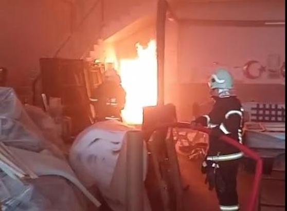 Mobilya imalatı yapan iş yerinde yangın