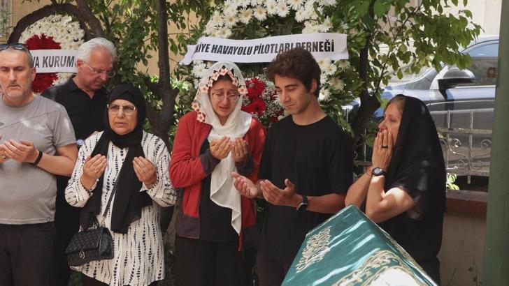 İstanbul- Pilot Mehmet Demirci son yolculuğuna uğurlandı
