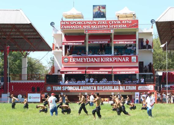 Kırkpınar güreşleri, minik boy pehlivanların müsabakaları ile başladı