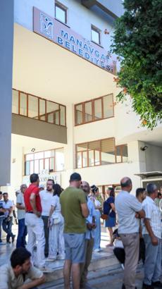 Manavgat Belediyesi'ne 'rüşvet' ve 'yolsuzluk' operasyonu; Başkan Kara gözaltına alındı / Ek fotoğraflar