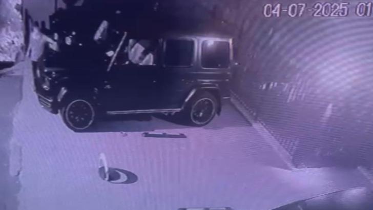 İstanbul - Sarıyer’de iş insanlarına ait 30 milyon lira değerindeki cipler kundaklandı; o anlar kamerada