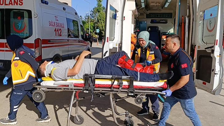 Bursa’da üzerine şeker çuvalları düşen işçinin bacağı kırıldı