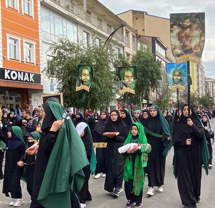 Kars’ta binlerce kişi Kerbela şehitlerini andı