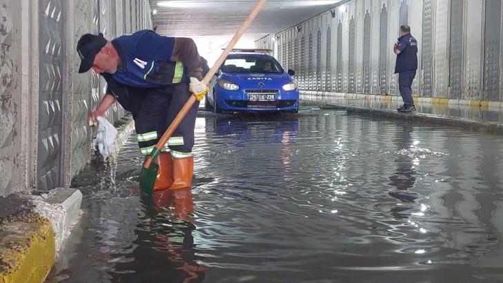 Erzurum'da sağanak etkili oldu, alt geçitler suyla doldu