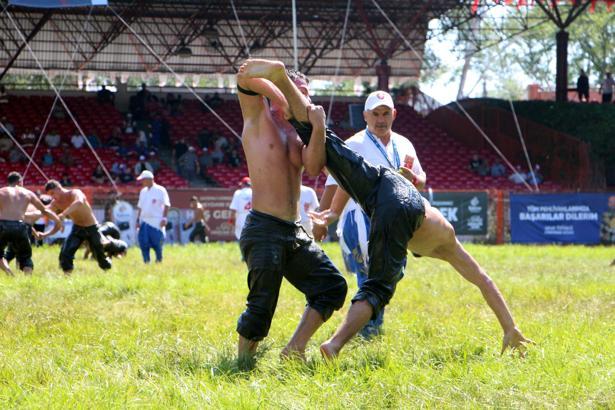 Kırkpınar'da ikinci gün karşılaşmaları başladı