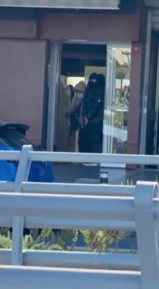 İstanbul - Ümraniye'de soygun girişimi; kuyumcu ateş açtı, şüpheliler kaçtı-1