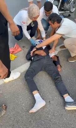 Kazada yaralanan motosiklet sürücüsüne ilk müdahaleyi yoldan geçen doktor yaptı