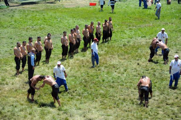 Kırkpınar güreşlerinde başpehlivanların ilk tur karşılaşmaları tamamlandı