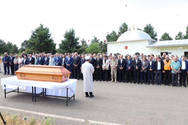 Cumhurbaşkanı Yardımcısı Yılmaz’ın vefat eden yeğeni Bingöl’de toprağa verildi