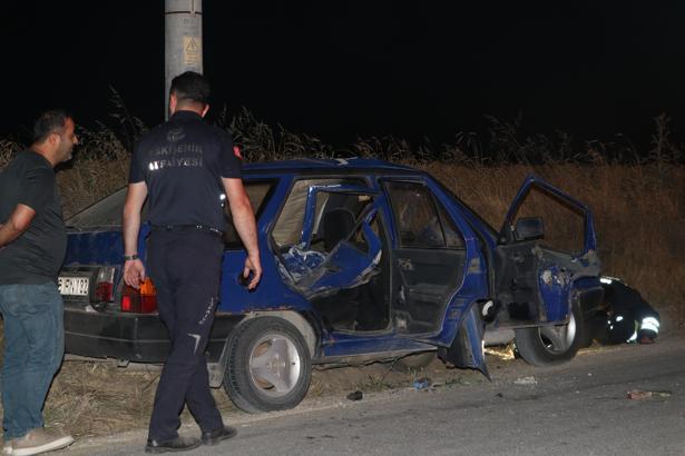 Direğe çarpan otomobildeki 4 kişi yaralandı