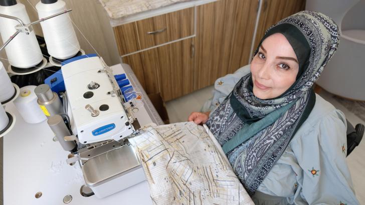 Tekerlekli sandalyeyle hayata tutundu