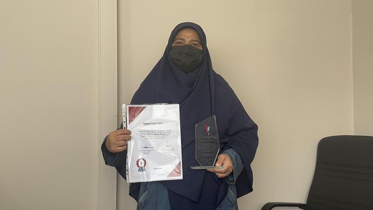 13’üncü üniversitesini birincilikle bitirdi