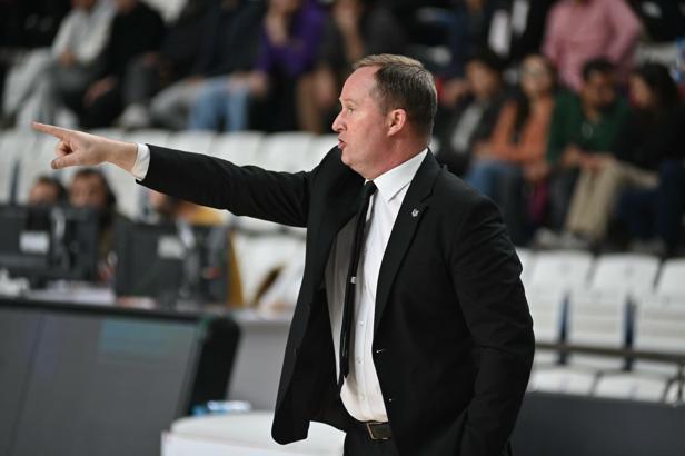 Manisa Basket'in antrenörüne Fenerbahçe talip