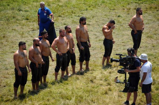 Kırkpınar’da yarı finale kalan başpehlivanlar belli oldu