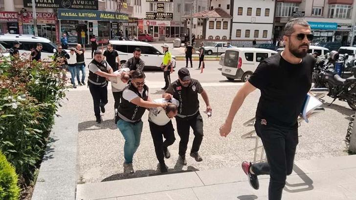Arazide toprağa gömülü boğazı kesilmiş cesedi bulunmuştu; 3 tutuklama