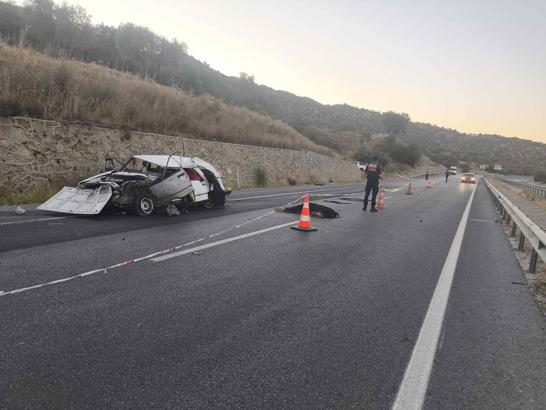 Otomobil, istinat duvarı ile başka araca çarptı; 1 ölü 1 yaralı / Ek fotoğraf