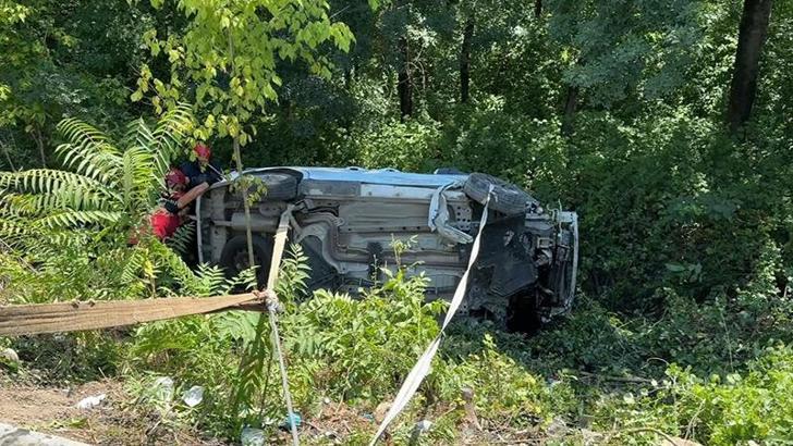 Sakarya’da hafif ticari araç şarampole devrildi: 6 yaralı
