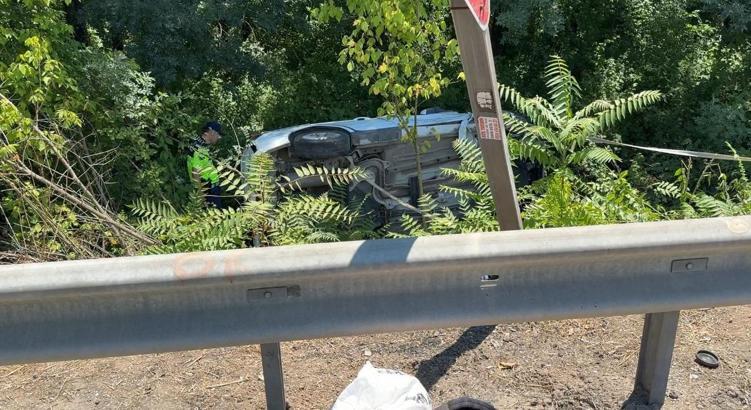 Sakarya’da hafif ticari araç şarampole devrildi: 6 yaralı