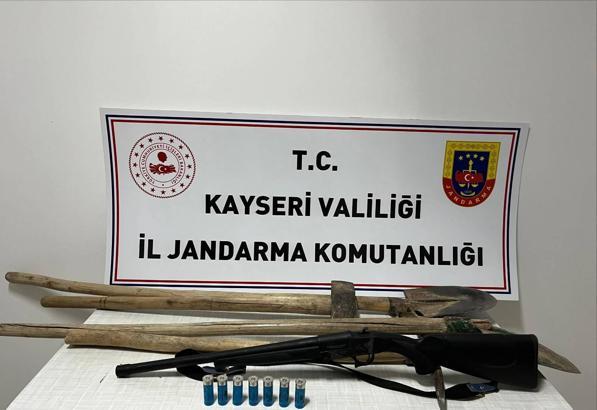 Kayseri’de kaçak kazıya 2 gözaltı